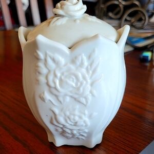 Bioessence Ceramic Roses Jar/Bowl with Lid Candle